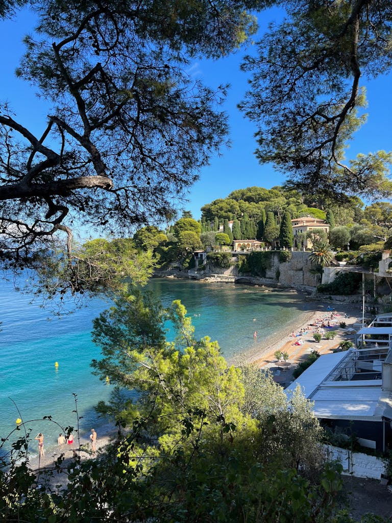 Beautiful coastal scenery in Nice, France, showcasing turquoise waters and lush greenery.